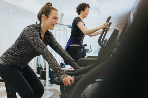 Fitnessraum Crosstrainer Rad
